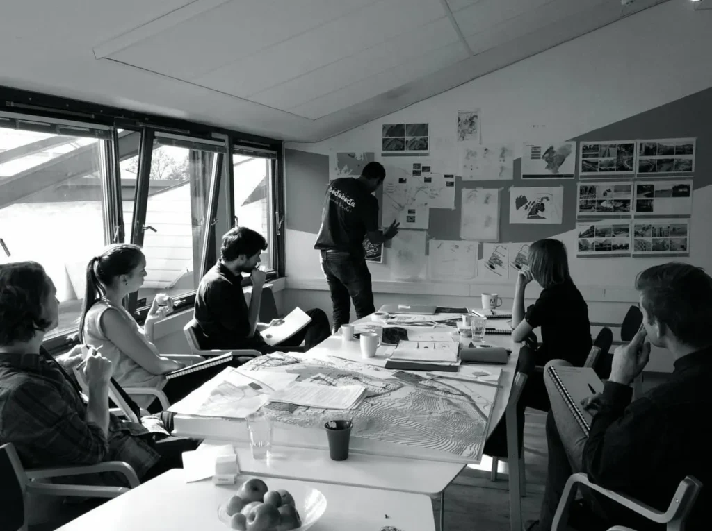 ASPECTS OF ARCHITECTURAL SCALE ONE