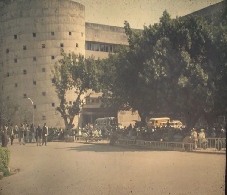 VERTICAL CIRCULATION EIGHT