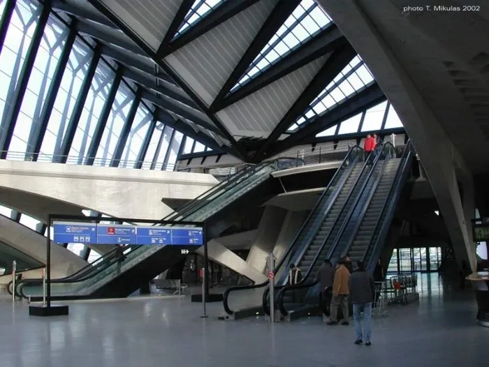 VERTICAL CIRCULATION FIVE