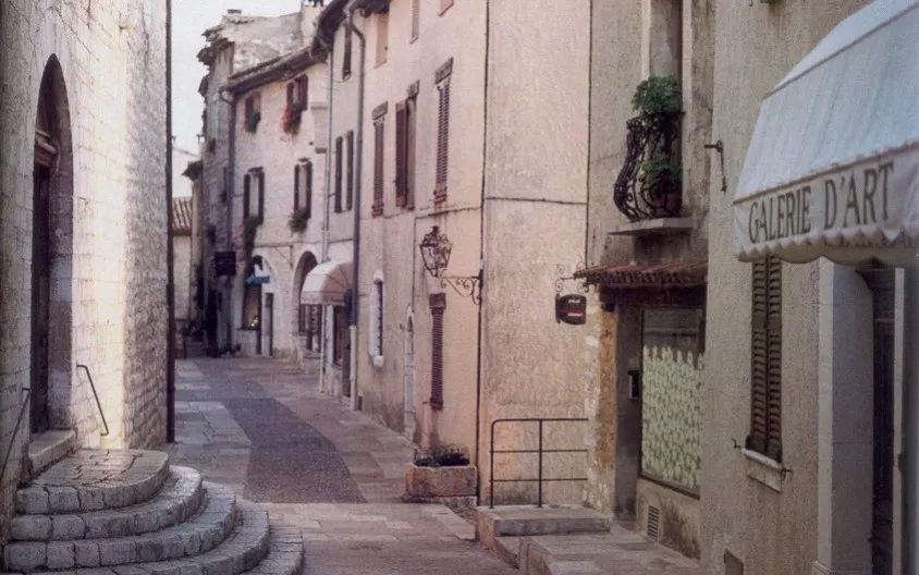 VERTICAL CIRCULATION TWELVE