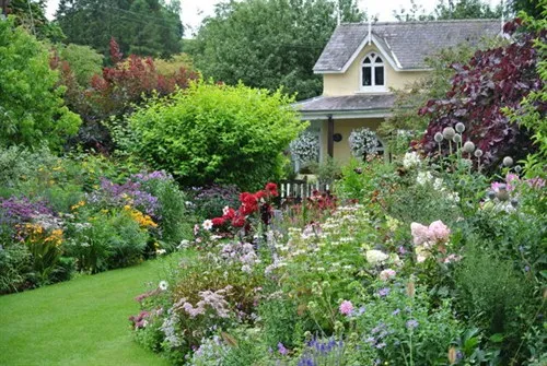 ENGLISH GARDEN ONE