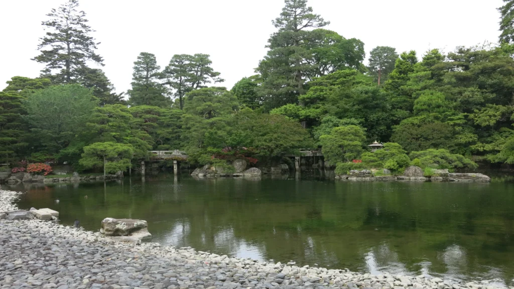 FEATURES OF JAPANESE GARDEN FIVE