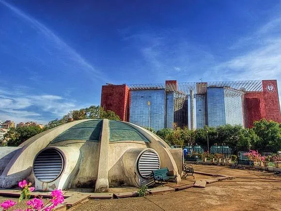 RELATIONSHIP TO EXISTING URBAN ENVIRONMENT