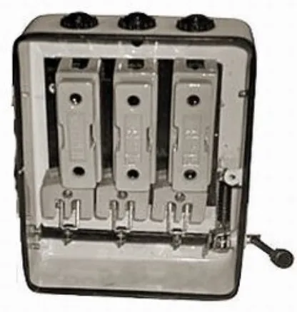 TPIC (TRIPLE POLE IRON CLAD) MAIN SWITCH
