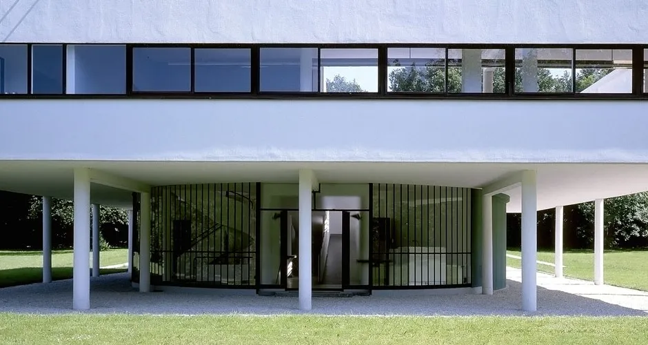 The arrangement of pilotis and ribbon window on Villa Savoye's façade