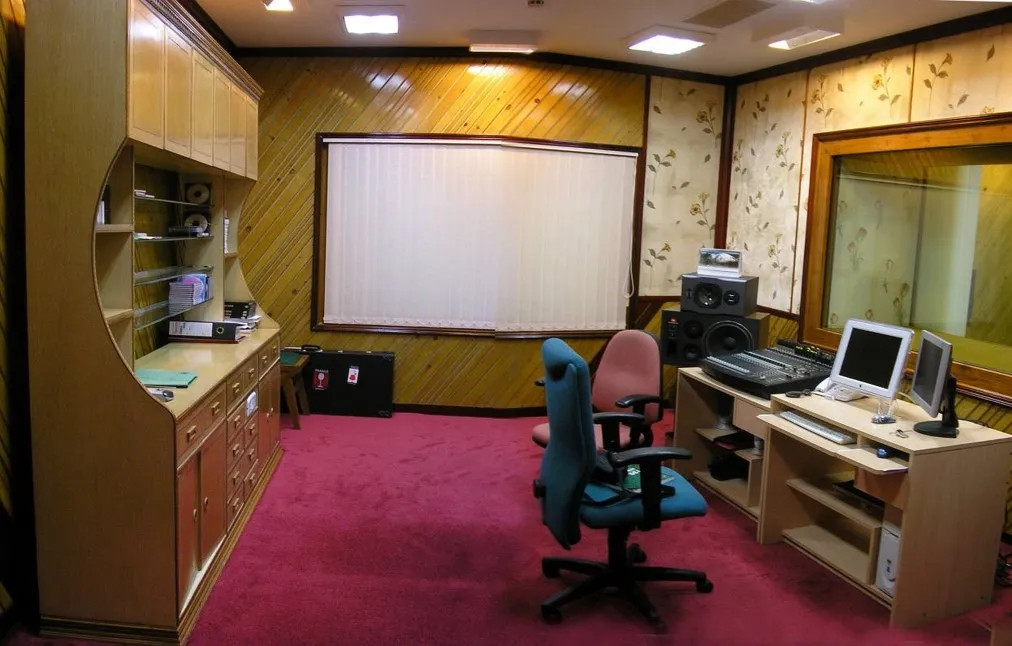 CONTROL ROOM OF STUDIO