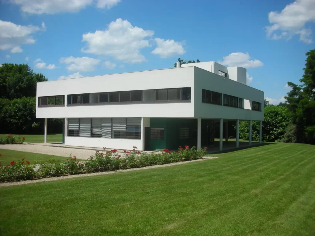 VIEW OF VILLA SAVOYE TWO