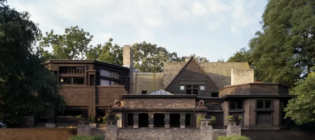 FRANK LLOYD WRIGHT'S BUNGALOW HOME IN OAK PARK, ILLINOIS