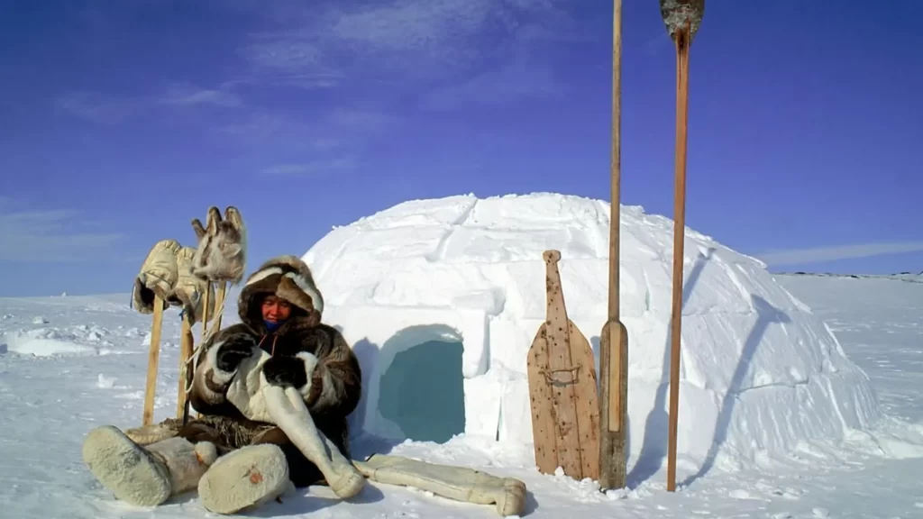 IGLOOS OF THE INUIT PEOPLE IN NORTHERN CANADA