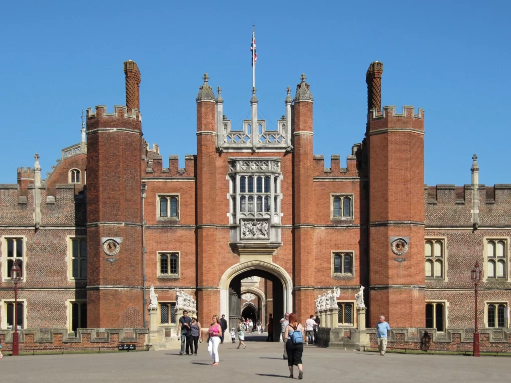 HAMPTON COURT PALACE