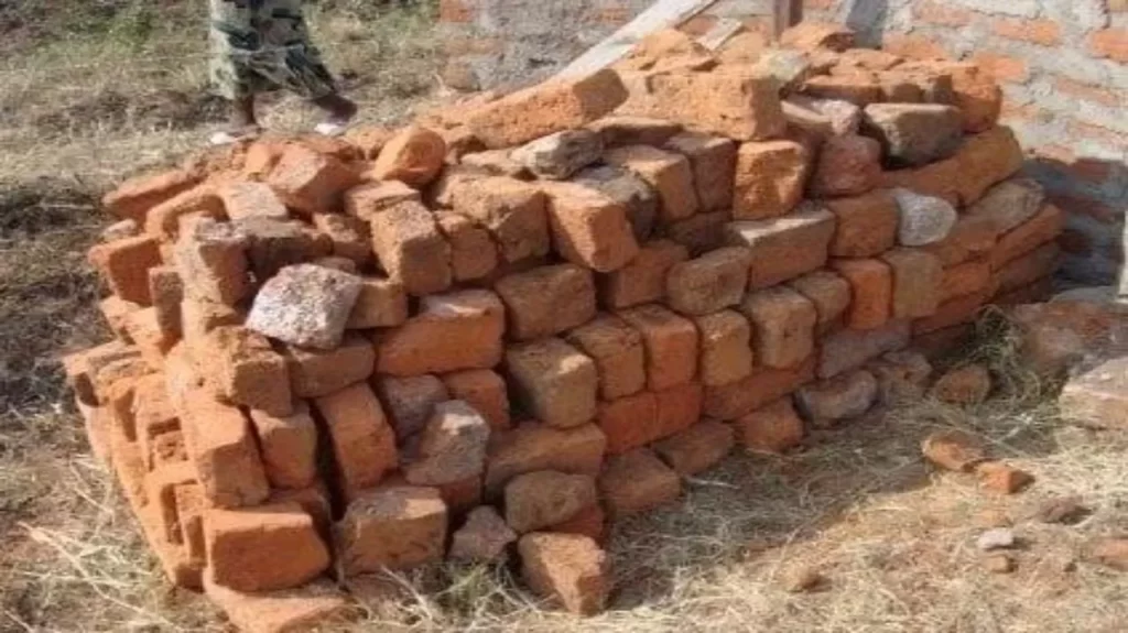 FOURTH CLASS BRICKS